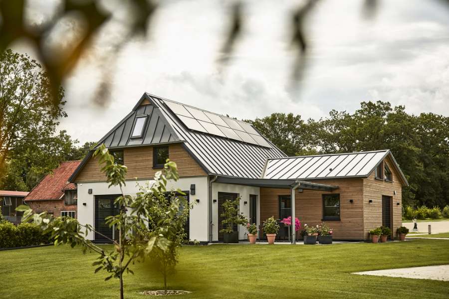 Charming combination of wood and steel profiles, Im Ziek 1, 27374 Visselhövede, Germany